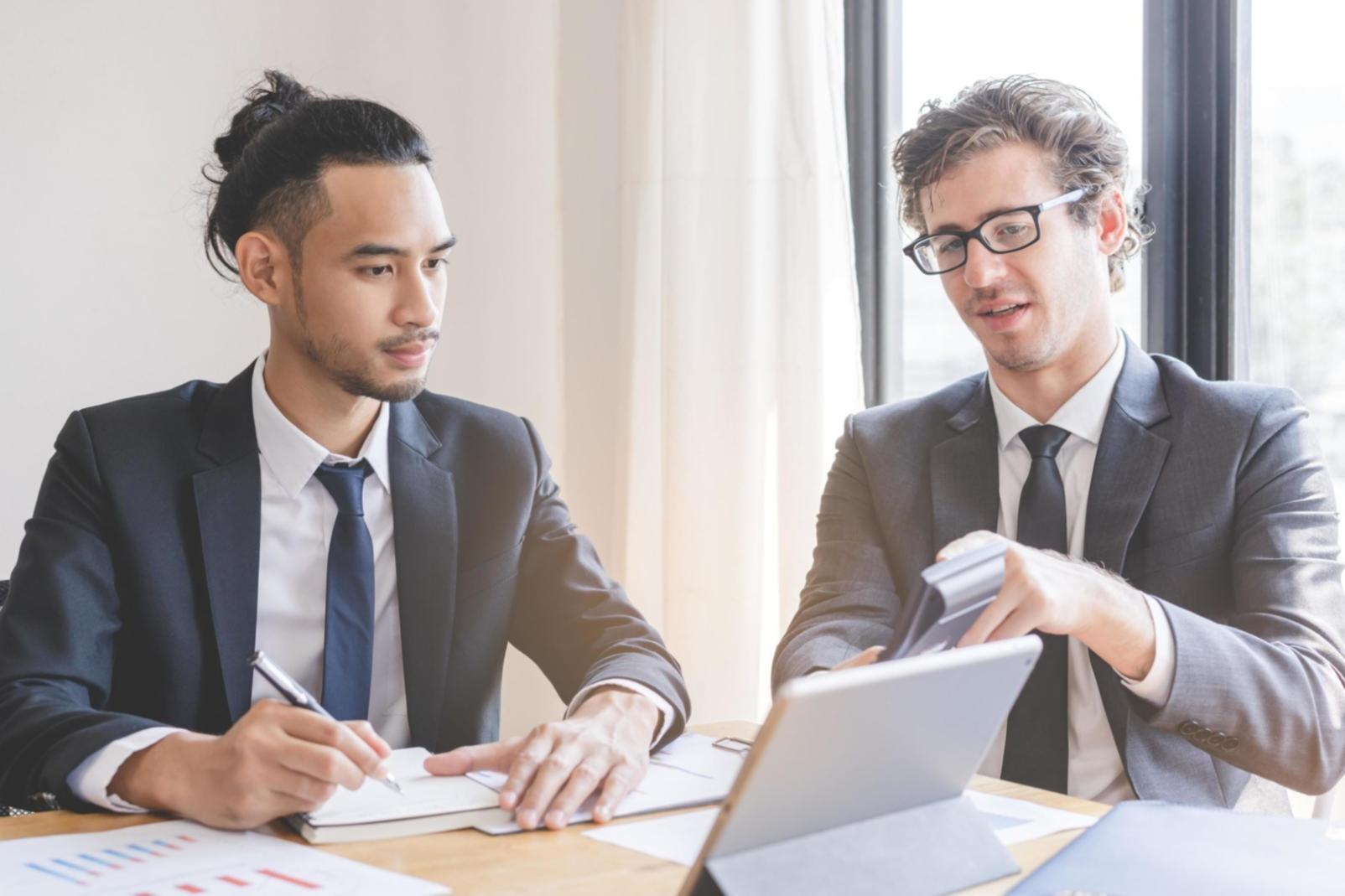 Dashboard di monitoraggio con analisi delle performance